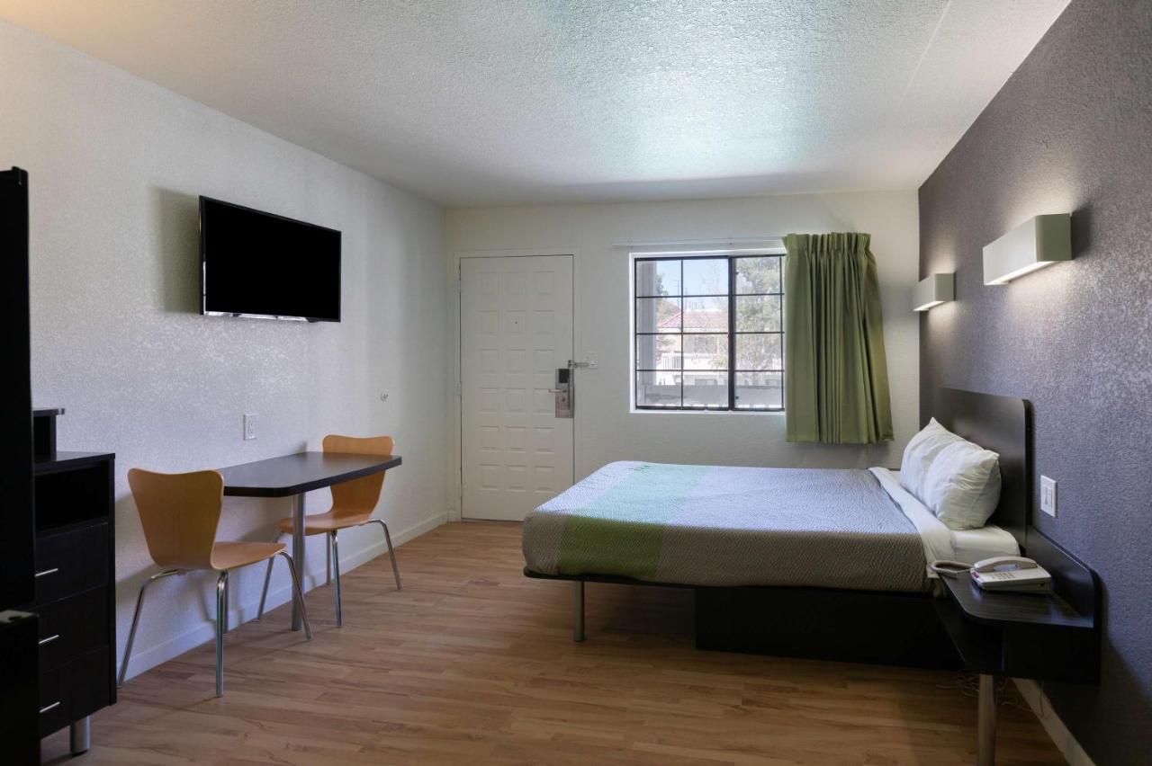 Hotel 6-barstow, Ca 3*