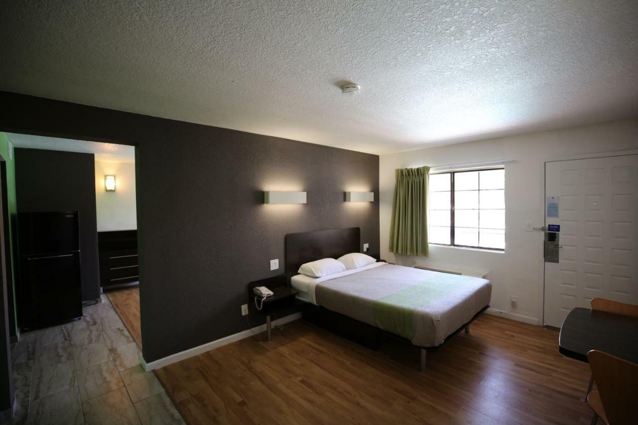 6-barstow, Ca Hotel Barstow